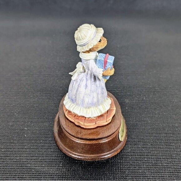 Prudence Otter By Leonardo Figurine Little Nook Village GREAT CONDITION - Picture 4 of 6